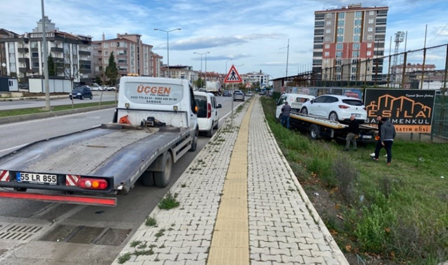 Samsun’da boş araziye düşen otomobil takla attı: Baba ile 2 oğlu yaralı